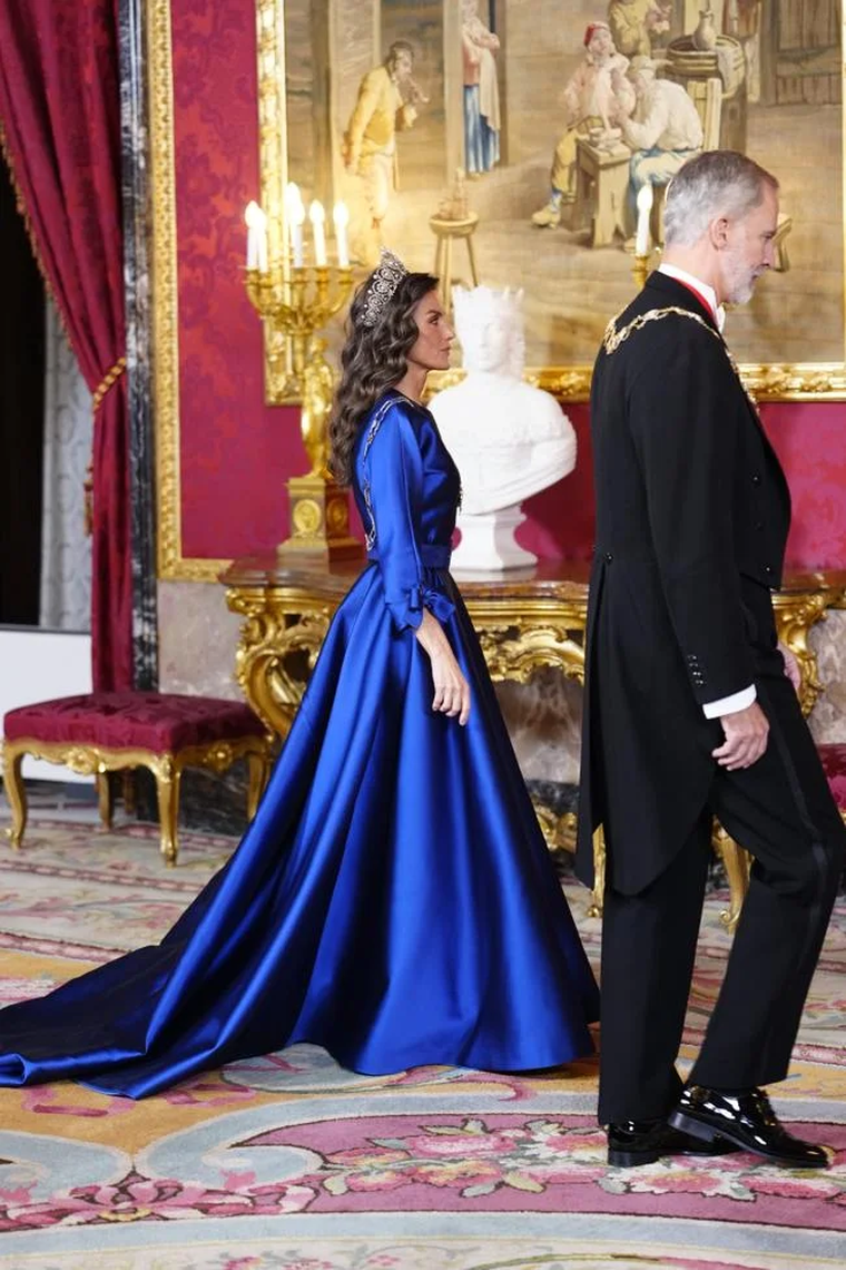 Azul cobalto, diamantes y presencia: una combinación infalible. Azul cobalto, diamantes y presencia: una combinación infalible.