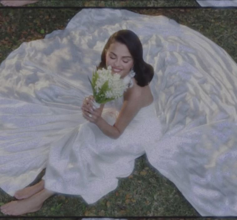 La cantante se casó con Benny Blanco en Santa Bárbara y brilló con un diseño de Ralph Lauren. La cantante se casó con Benny Blanco en Santa Bárbara y brilló con un diseño de Ralph Lauren.