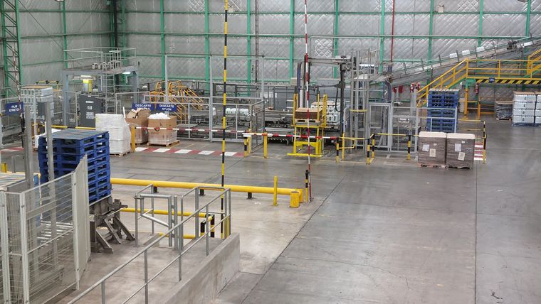 El sistema permite recuperar agua y reutilizarla en procesos que no requieren calidad potable, reduciendo el consumo total. El sistema permite recuperar agua y reutilizarla en procesos que no requieren calidad potable, reduciendo el consumo total.