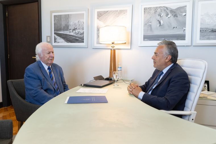 Alfredo Cornejo junto a Pedro Llorente. Foto: Gobierno de Mendoza