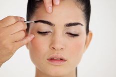 Trucos fáciles y prácticos para maquillar tus cejas igual que una profesional
