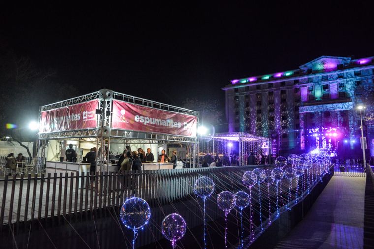 La Peatonal del Vino 2025 vuelve al Parque Cívico con música, gastronomía y más de 100 etiquetas para disfrutar al aire libre.