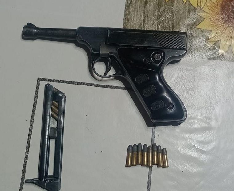 El arma con la que balearon al sospechoso- Foto: Ministerio de Seguridad