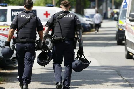 En Austria, la Policía se hizo cargo de la situación tras el tiroteo. Foto: Dpa En Austria, la Policía se hizo cargo de la situación tras el tiroteo. Foto: Dpa
