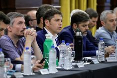 Fuerza Patria: Axel Kicillof, Máximo Kirchner y Carlos Bianco, sin mirarse. Fuerza Patria: Axel Kicillof, Máximo Kirchner y Carlos Bianco, sin mirarse.