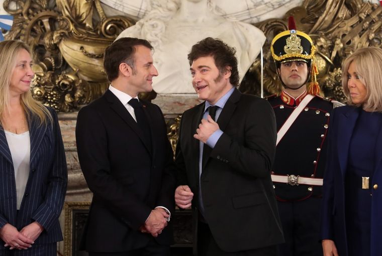 Javier Milei y Emmanuel Macron juntos en 2024 en Buenos Aires. Foto: Presidencia