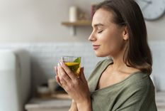 El té de limón es uno de los mejores aliados de las personas en el invierno.