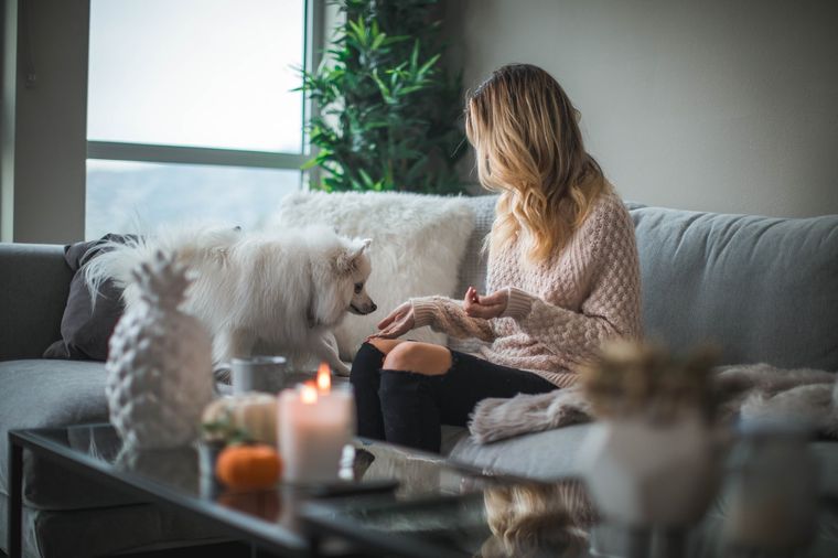 Prepara tu ambiente con velas o sahumerios que atraigan el dinero.  Prepara tu ambiente con velas o sahumerios que atraigan el dinero. 
