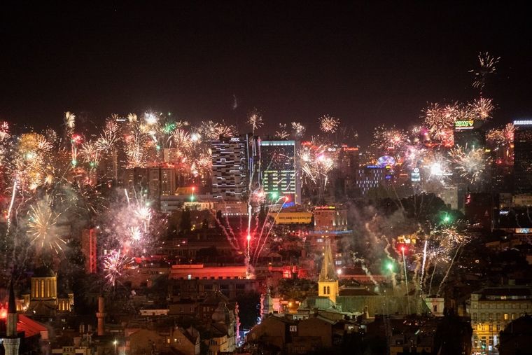 Los fuegos artificiales iluminaron toda la ciudad Foto: publicada en Al Jazeera