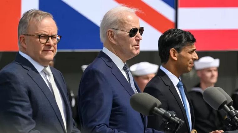 Anthony Albanese (izquierda), Joe Biden (centro) y Rishi Sunak en San Diego, California. Foto: GETTY IMAGES