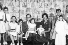 Enrique Shaw, su esposa Cecilia y sus 9 hijos. Foto: ACDE Enrique Shaw, su esposa Cecilia y sus 9 hijos. Foto: ACDE