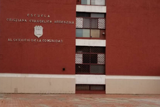 Una escuela en Villa Real debió activar el protocolo de seguridad ante una amenaza de un tiroteo. Una escuela en Villa Real debió activar el protocolo de seguridad ante una amenaza de un tiroteo.