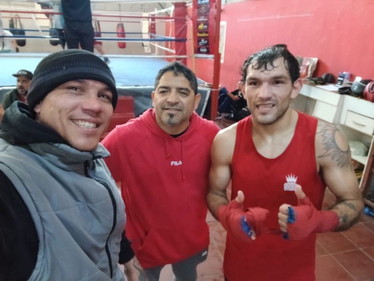 Gumersindo Carrasco junto a Pablo Chacón y su hermano Juan.