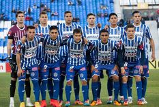 El jugador mendocino jugó en Godoy Cruz Antonio Tomba hasta 2019, cuando pasó a Estudiantes. El jugador mendocino jugó en Godoy Cruz Antonio Tomba hasta 2019, cuando pasó a Estudiantes.