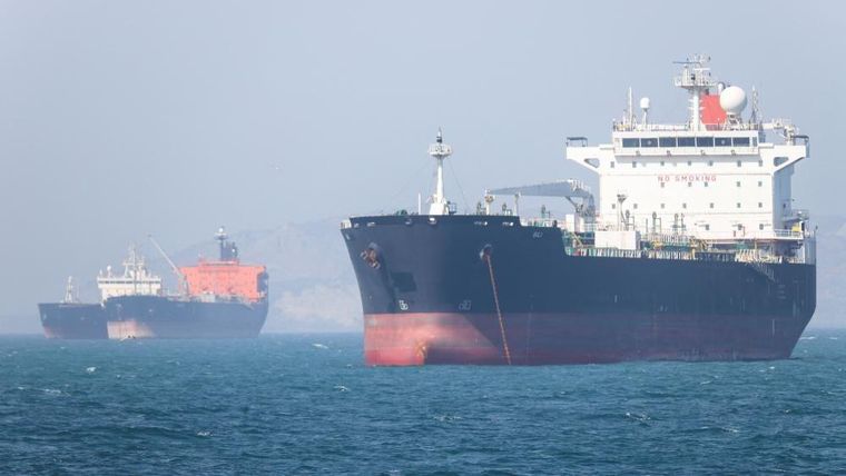 El estrecho de Ormuz es un paso obligado para el 20% del petróleo y gas del mundo.