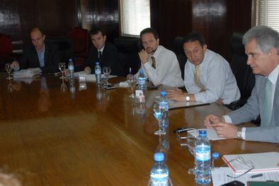 MDZol | Jaque en acción con su gabinete.