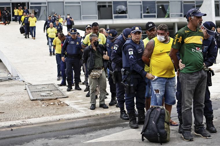 Más de un centenar de personas fueron detenidas en Brasil. Foto: Noticias Argentinas