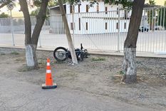 accidente fatal en maipu: un motociclista murio al impactar contra un arbol