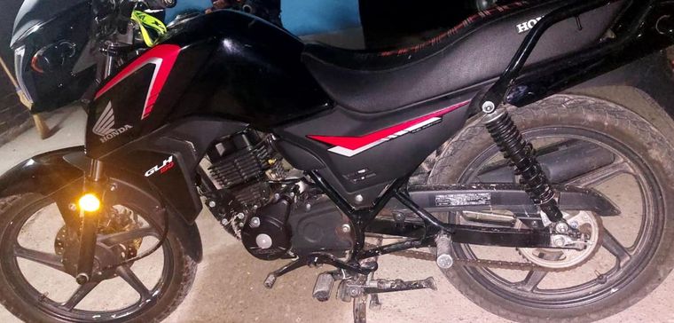 La Honda 150cc que recuperaron los policías maipucinos. La Honda 150cc que recuperaron los policías maipucinos.
