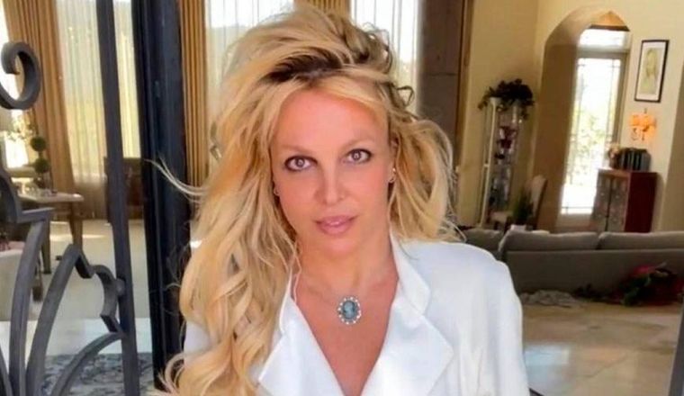 Radiante Britney Spears causa furor con sus posteos