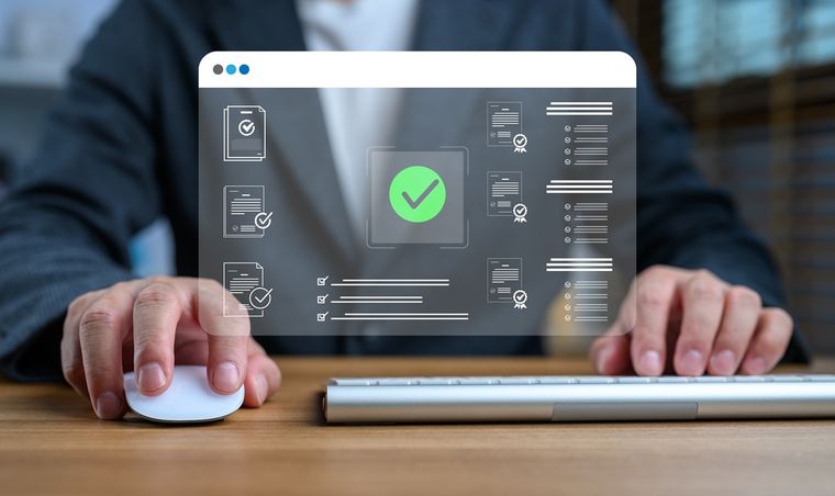 Un texto con errores gramaticales, frases confusas o construcciones forzadas afecta más que la estética.