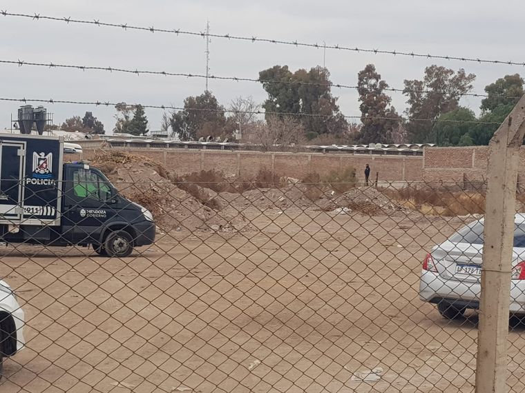 hallaron el cadaver de una mujer en una papelera de las heras
