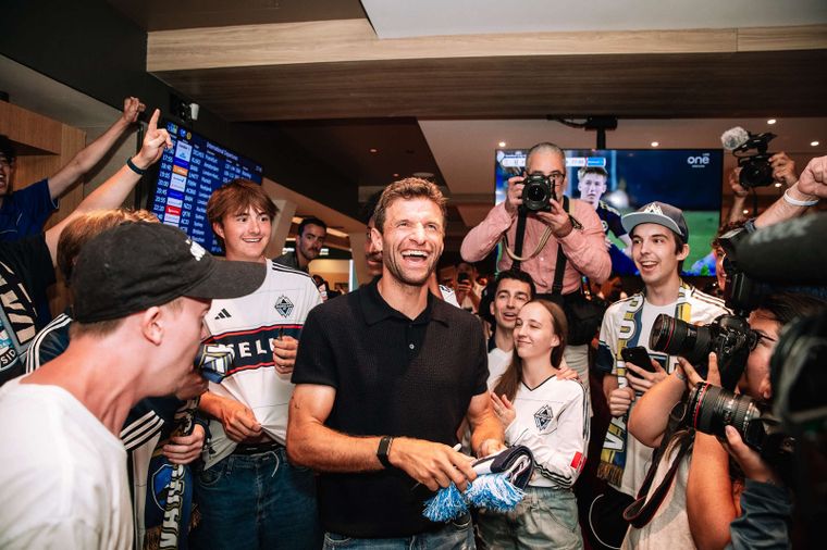 A pocos días de su debut oficial en Vancouver, Thomas Müller generó repercusión con una lista inesperada.