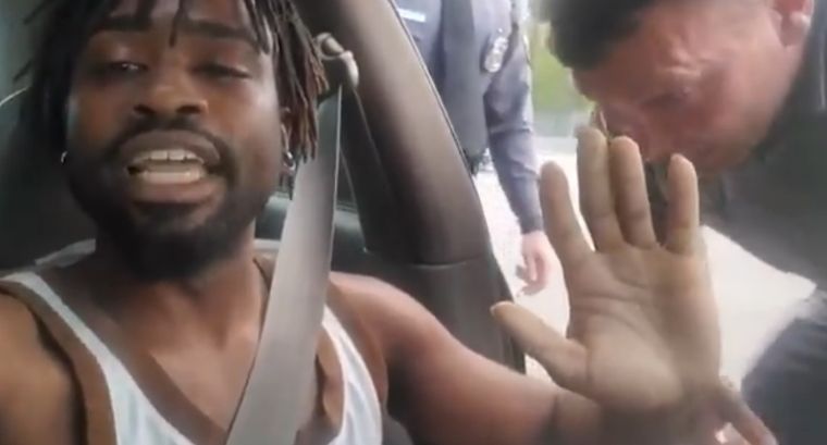 No estoy haciendo nada El hombre conocía sus derechos y grabó todo.