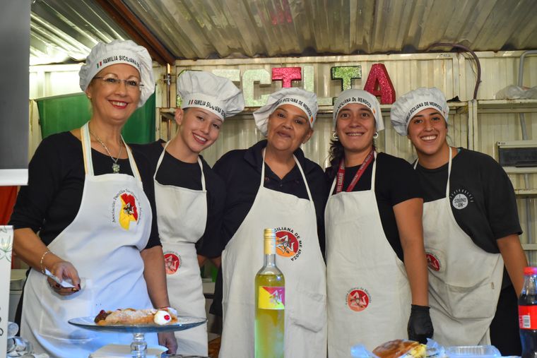 Sonia, Mariel, Estela, yamila, Norali. Sonia, Mariel, Estela, yamila, Norali.