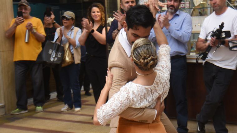 Tango en la celebración del 99° aniversario del Pasaje San Martín.