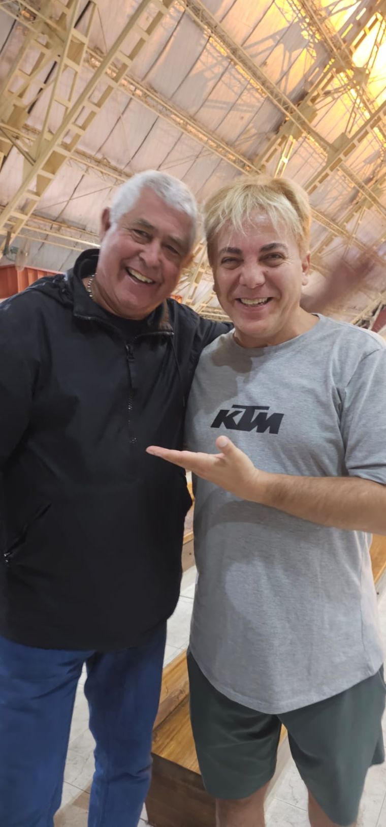 Castro también estuvo en el Santuario Nuestra Señora de Lourdes, ubicado en El Challao. Castro también estuvo en el Santuario Nuestra Señora de Lourdes, ubicado en El Challao.