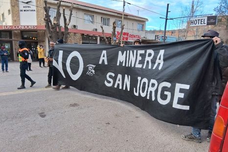 Los manifestantes antimineros se movilizan en Uspallata. Los manifestantes antimineros se movilizan en Uspallata.