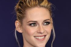 Kristen Stewart elige los looks más atemporales junto a su marca favorita, Chanel Foto: Instagram