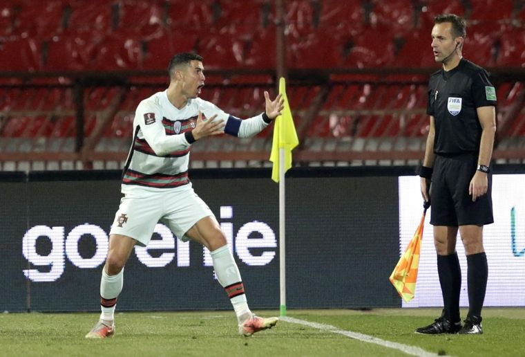 Cristiano no puede creer lo que pasó. Foto: Olé