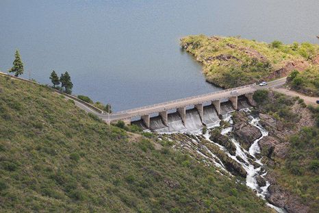 El dique y la sierra rodean a este pueblo de San Luis que combina naturaleza y descanso. El dique y la sierra rodean a este pueblo de San Luis que combina naturaleza y descanso.