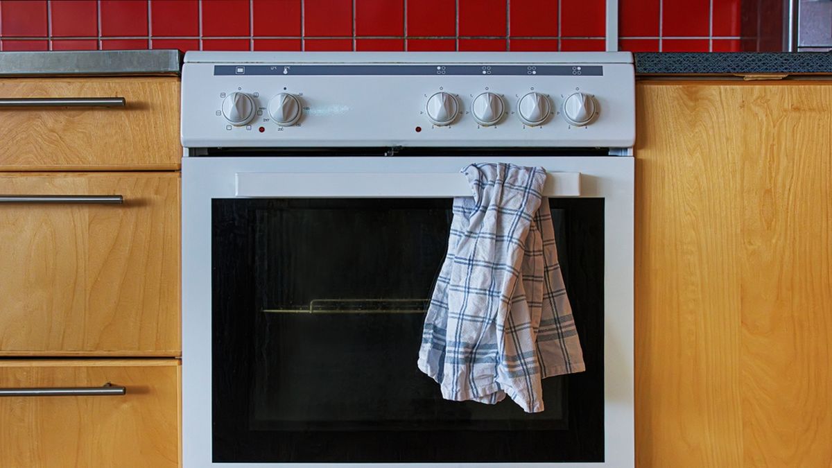El truco para dejar de colgar los repasadores en el horno y mantener la cocina más ordenada