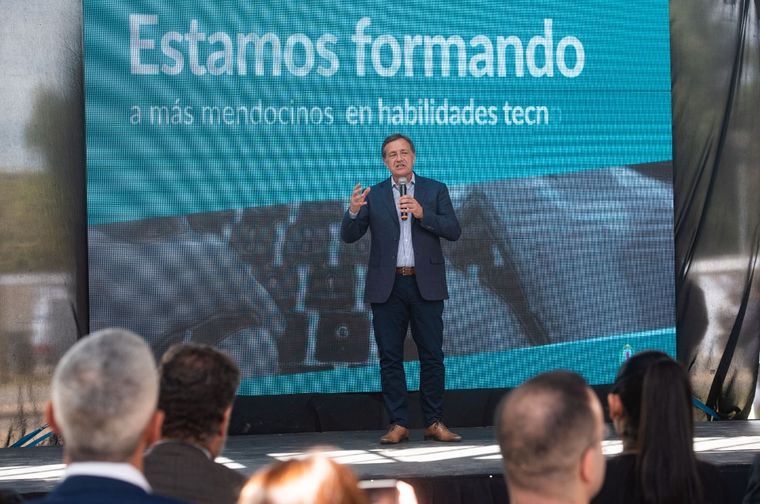 El gobernador este marte durante el evento realizado en la Nave Cultural Foto: Prensa Gobierno de Mendoza