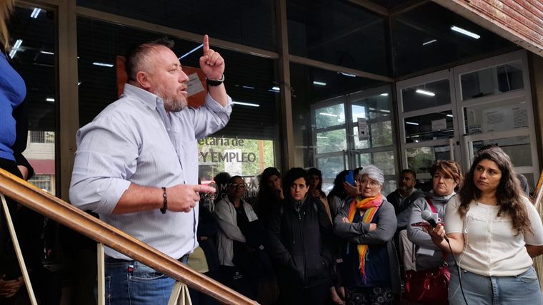 Roberto Macho, secretario general de ATE anunció que los despidos en Mendoza alcanzarían a 600 personas. Foto: Prensa ATE