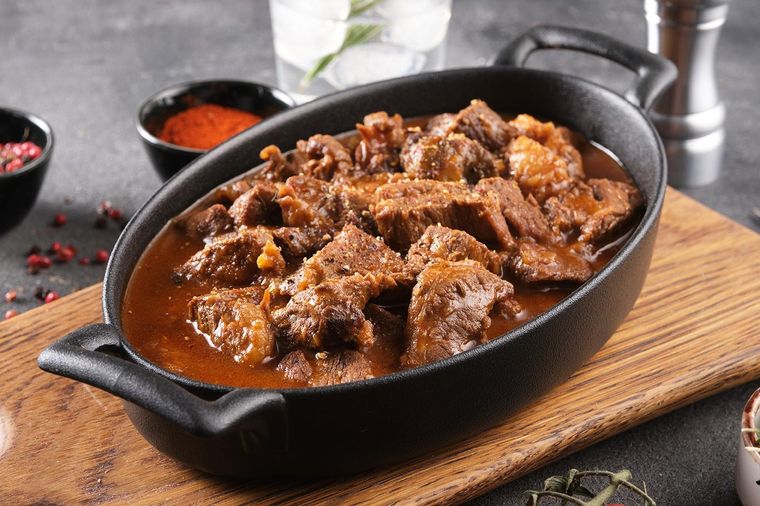 Goulash de ternera Una receta simple y deliciosa de goulash de ternera para hacer en minutos. Foto: Shutterstock