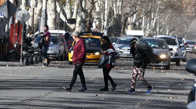 El Servicio Meteorológico Nacional (SMN) emitió este sábado alertas de nivel naranja por vientos fuertes en el sur del país Foto: ALF PONCE MERCADO / MDZ