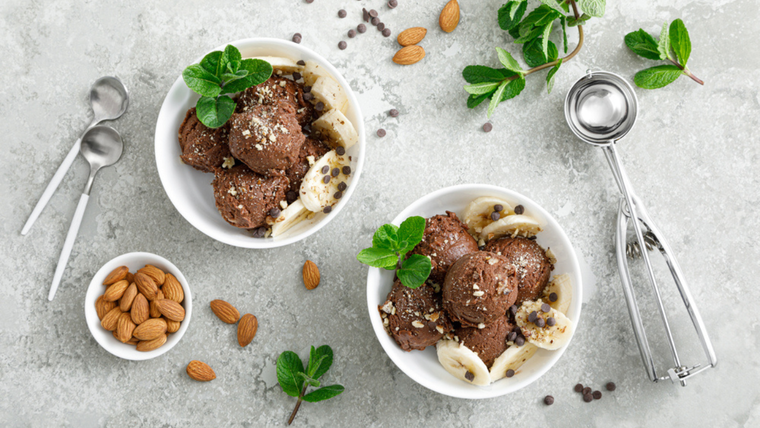 El chocolate fue considerado una bebida energética sagrada por los pueblos mesoamericanos antes de convertirse en postre. El chocolate fue considerado una bebida energética sagrada por los pueblos mesoamericanos antes de convertirse en postre.