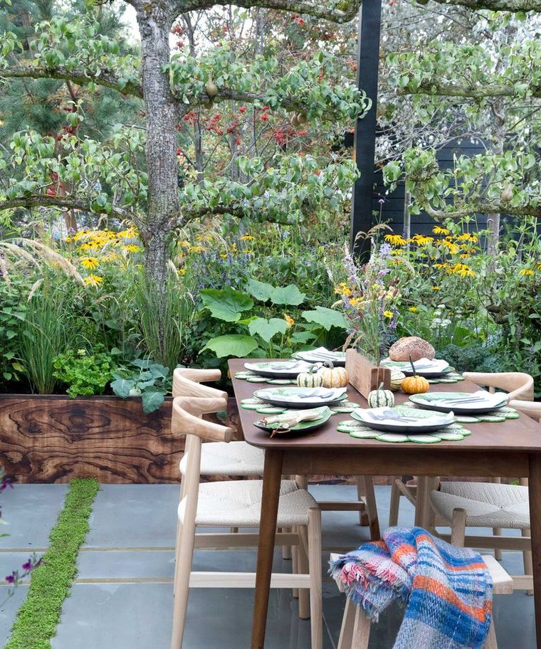 Si el clima lo permite, cenar en el patio o el balcón es una buena alternativa porque los espacios abiertos predisponen mejor para el diálogo. Créditos: Jacky Hobbs. Si el clima lo permite, cenar en el patio o el balcón es una buena alternativa porque los espacios abiertos predisponen mejor para el diálogo. Créditos: Jacky Hobbs.