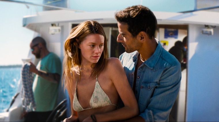 La química entre los protagonistas eleva la temperatura en una de las cintas más ardientes de Netflix. La química entre los protagonistas eleva la temperatura en una de las cintas más ardientes de Netflix.