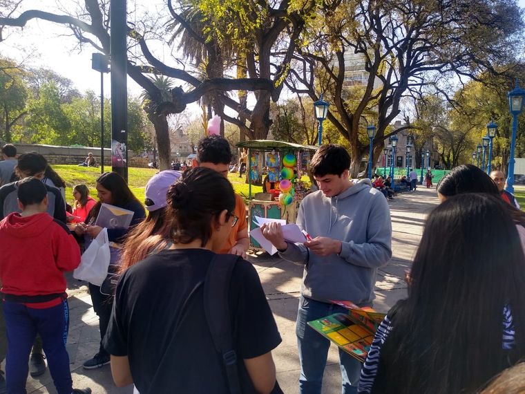 Furor en Mendoza por las figuritas de la Copa Mundial de Fútbol