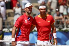 Djokovic saludó a Nadal tras su retiro. Foto: NA