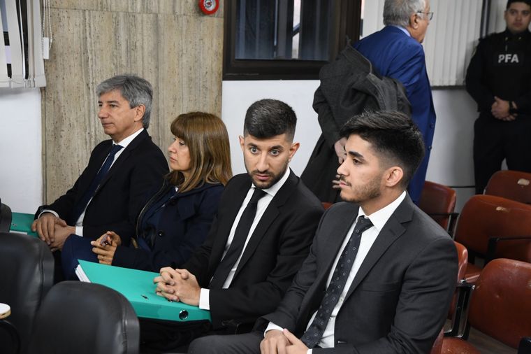 Bento, tras pasar el detector de metales en el ingreso ordinario a Tribunales. Foto: Alfredo Ponce / MDZ