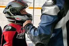 Lorenzo Somaschini recibió a los 3 años su primera minimoto que le regaló su papá y a los 7 ingresó a su primera escuela de pilotos. Murió con 9 años. Foto: Instagram @lolosomaspro