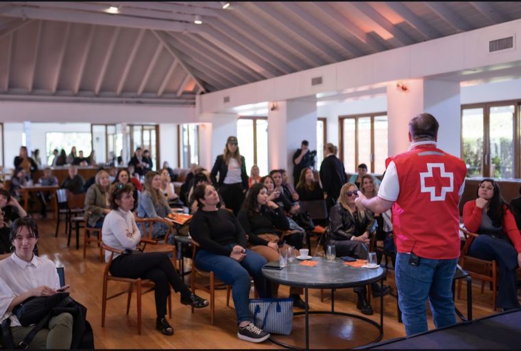 Mujeres conductoras de la aplicación de movilidad DiDi reciben cursos de seguridad y primeros auxilios para tener más herramientas en caso de enfrentar alguna emergencia Foto: Gentileza