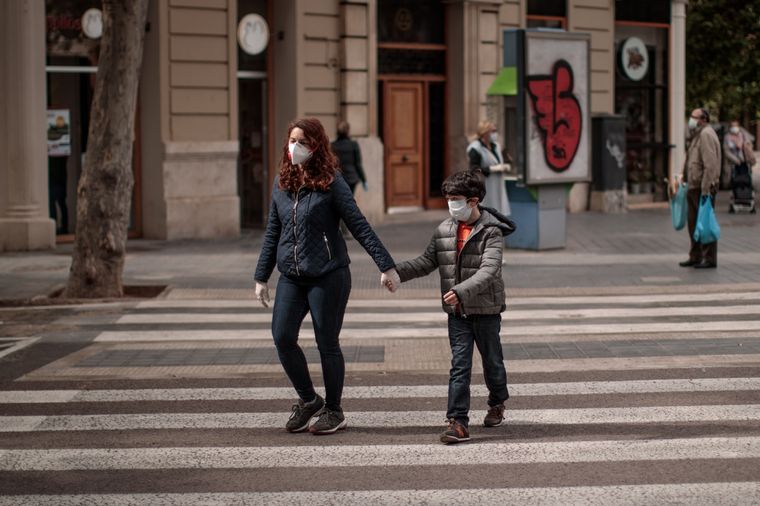 El Ministerio de Salud reflejó un descenso en los casos y en los infectados activos