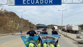 Los tres viajeros pasaron por decenas fronteras antes de llegar a destino. Los tres viajeros pasaron por decenas fronteras antes de llegar a destino.